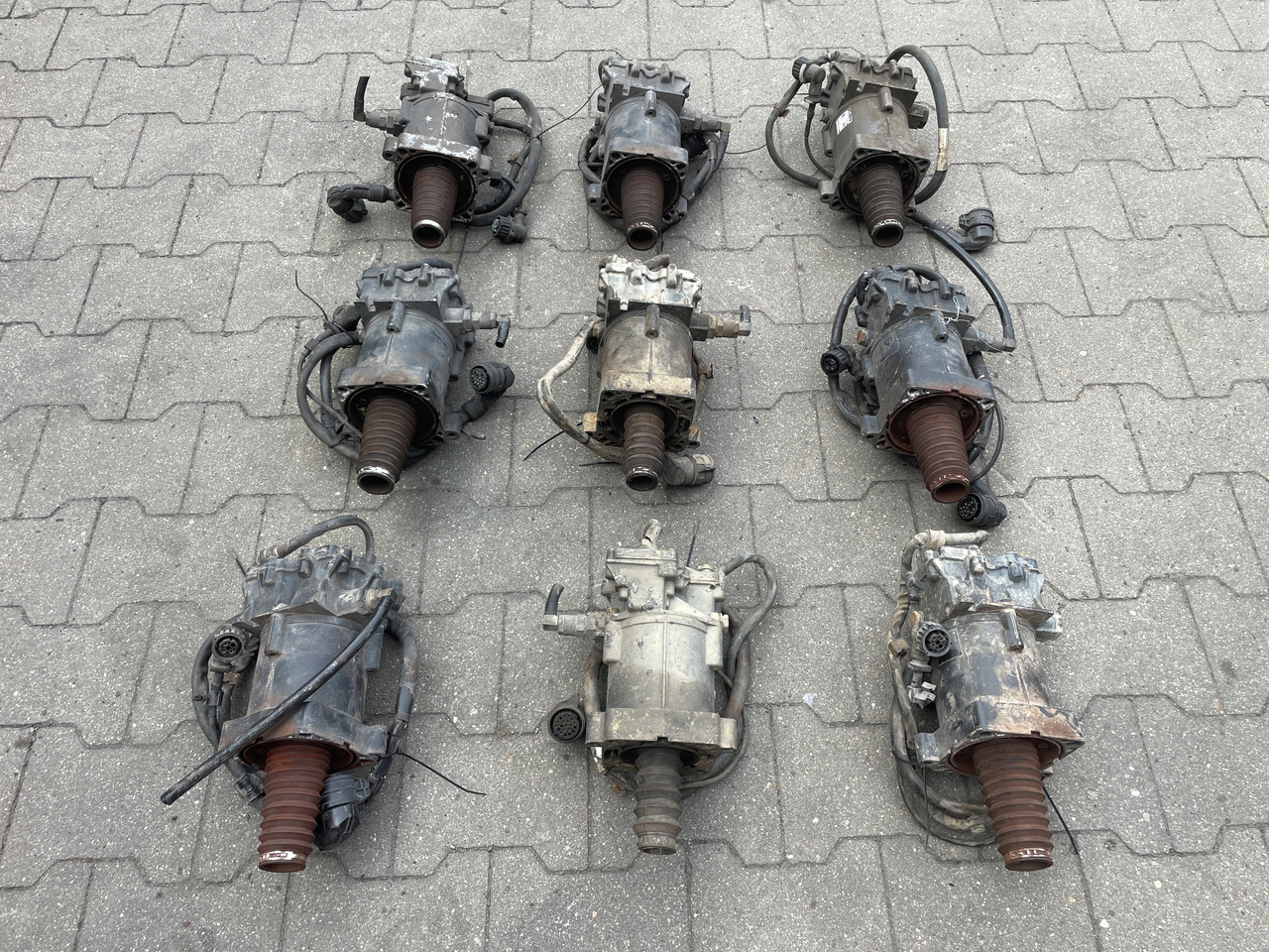 WYSPRZĘGLIK SKRZYNI MAN TGX TGS TGA AUTOMAT K013727 - Cilindro de embreagem de Caminhão: foto 2 WYSPRZĘGLIK SKRZYNI MAN TGX TGS TGA AUTOMAT K013727 - Cilindro de embreagem de Caminhão: foto 2