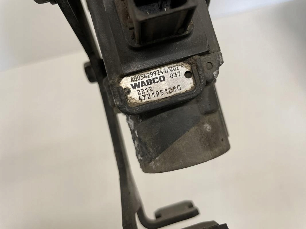 ZAWÓR CIŚNIENIA MERCEDES ACTROS MP4 A0054299244 - Suspensão de Caminhão: foto 2 ZAWÓR CIŚNIENIA MERCEDES ACTROS MP4 A0054299244 - Suspensão de Caminhão: foto 2