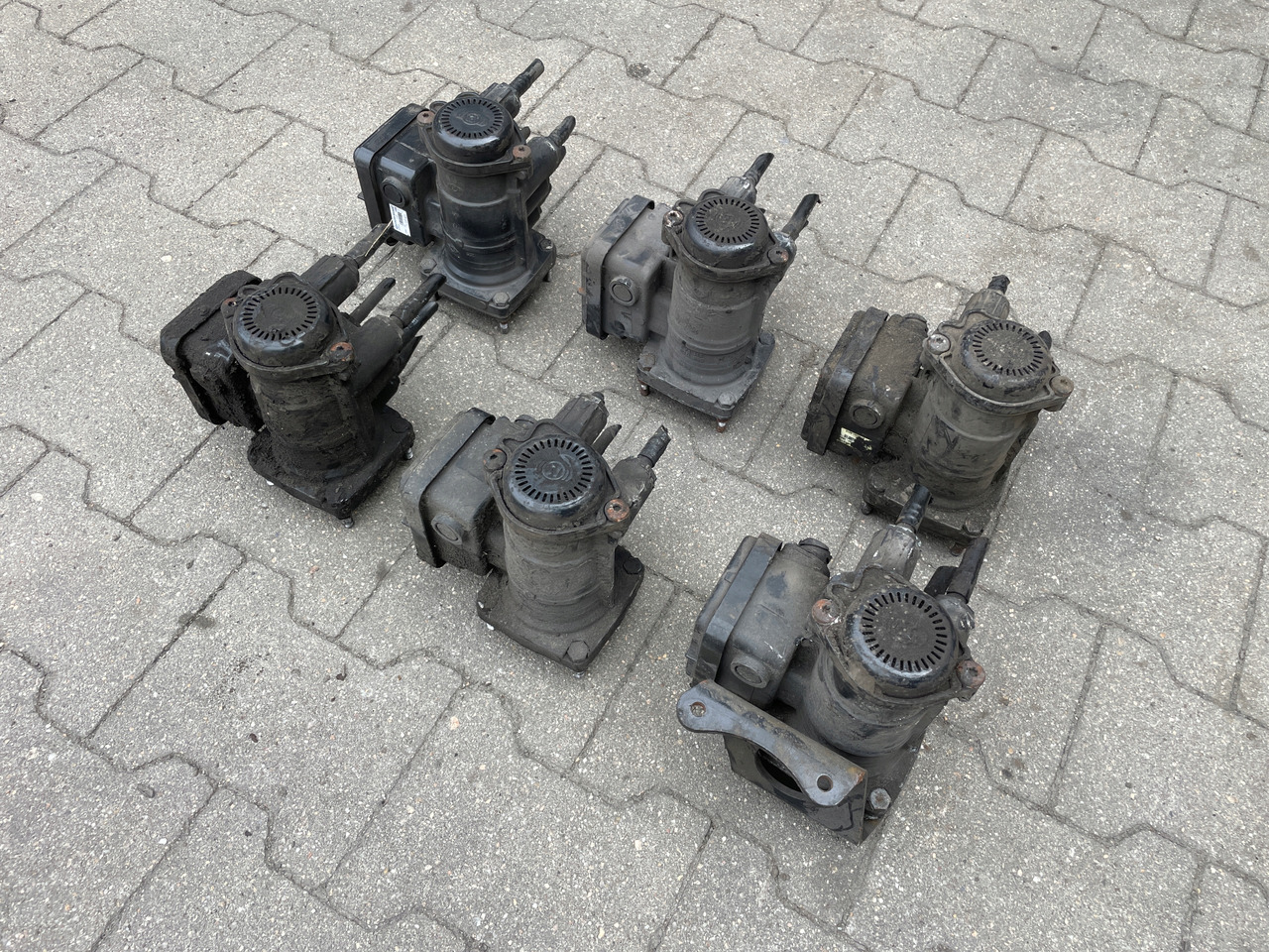 ZAWÓR EUROPA MODULATOR EBS MAN TGA TGS TGX 81523016213 - Válvula de freio de Caminhão: foto 5 ZAWÓR EUROPA MODULATOR EBS MAN TGA TGS TGX 81523016213 - Válvula de freio de Caminhão: foto 5