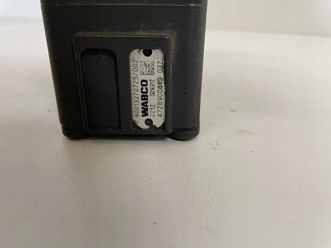 ZAWÓR PODUSZEK MERCEDES ACTROS MP 4 A0013270725 - Válvula de freio de Caminhão: foto 2 ZAWÓR PODUSZEK MERCEDES ACTROS MP 4 A0013270725 - Válvula de freio de Caminhão: foto 2