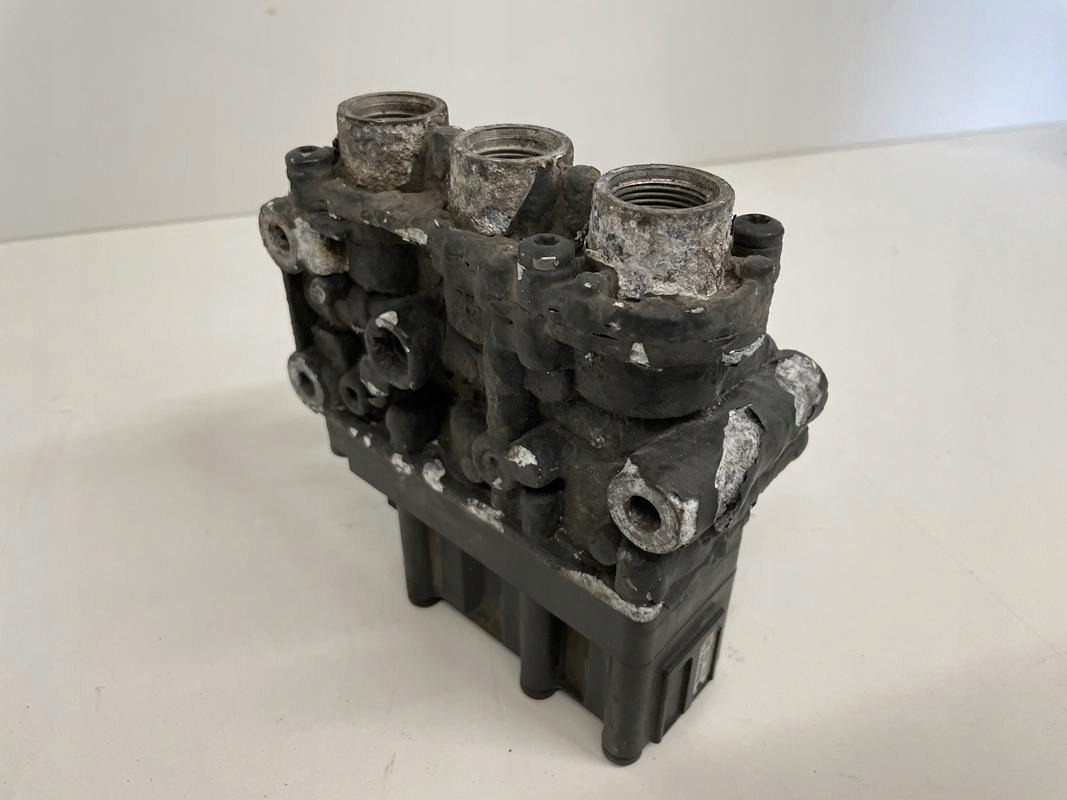 ZAWÓR PODUSZEK MERCEDES ACTROS MP 4 A0013270725 - Válvula de freio de Caminhão: foto 1 ZAWÓR PODUSZEK MERCEDES ACTROS MP 4 A0013270725 - Válvula de freio de Caminhão: foto 1