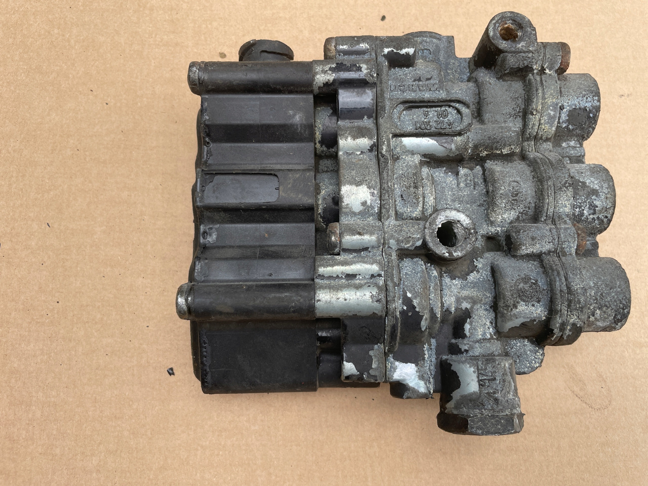 ZAWÓR PODUSZEK MERCEDES ACTROS MP 4 MP4 A0013270725 - Válvula de freio de Caminhão: foto 1 ZAWÓR PODUSZEK MERCEDES ACTROS MP 4 MP4 A0013270725 - Válvula de freio de Caminhão: foto 1