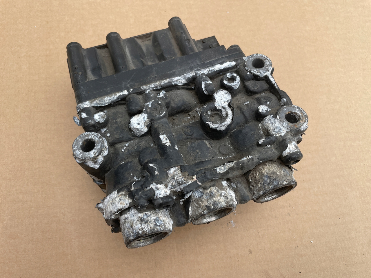 ZAWÓR PODUSZEK MERCEDES ACTROS MP 4 MP4 A0013270725 - Válvula de freio de Caminhão: foto 3 ZAWÓR PODUSZEK MERCEDES ACTROS MP 4 MP4 A0013270725 - Válvula de freio de Caminhão: foto 3