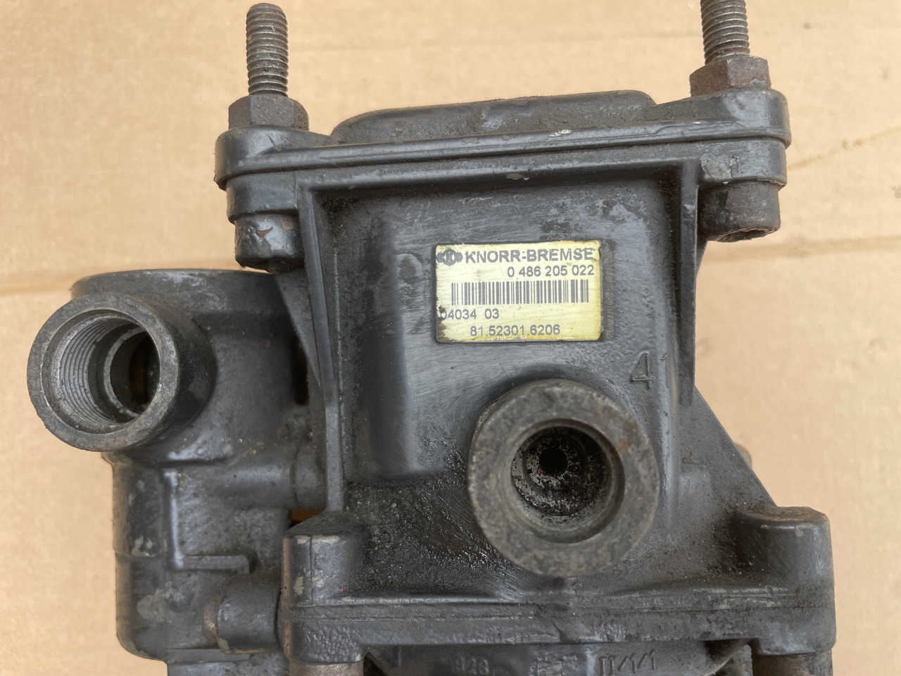 ZAWÓR PRZYCZEPY EBS MAN TGX TGS TGA 0486205022 81523016206 - Válvula de freio: foto 2 ZAWÓR PRZYCZEPY EBS MAN TGX TGS TGA 0486205022 81523016206 - Válvula de freio: foto 2