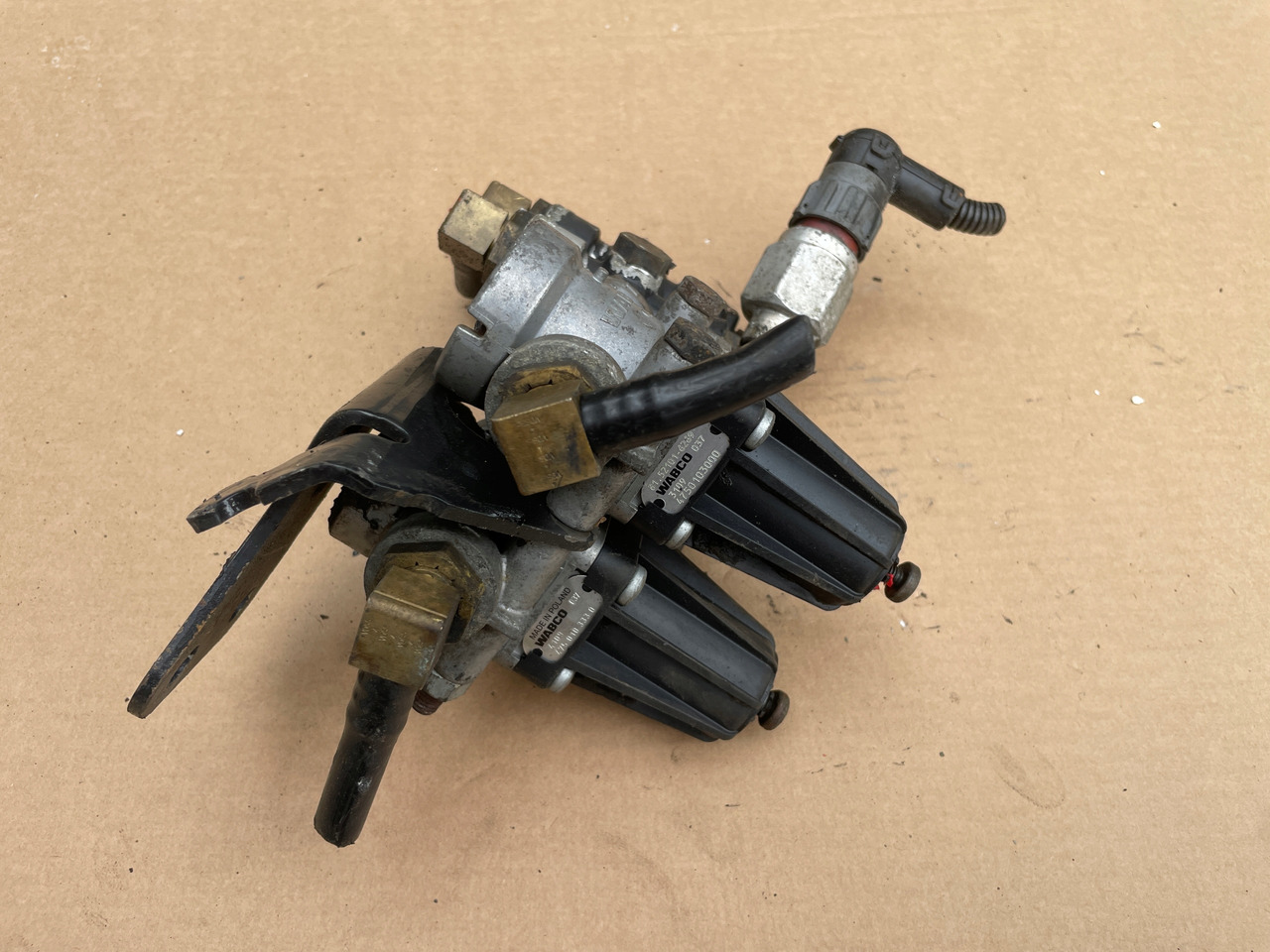 ZAWÓR REDUKCUJNY REDUKTOR CIŚNIENIA MAN TGA TGX TGS 4750103000 - Suspensão a ar de Caminhão: foto 4 ZAWÓR REDUKCUJNY REDUKTOR CIŚNIENIA MAN TGA TGX TGS 4750103000 - Suspensão a ar de Caminhão: foto 4