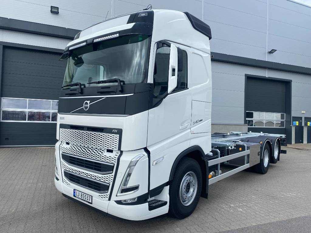 Volvo FH 540  - Caminhão transportador de contêineres/ Caixa móvel: foto 1 Volvo FH 540  - Caminhão transportador de contêineres/ Caixa móvel: foto 1