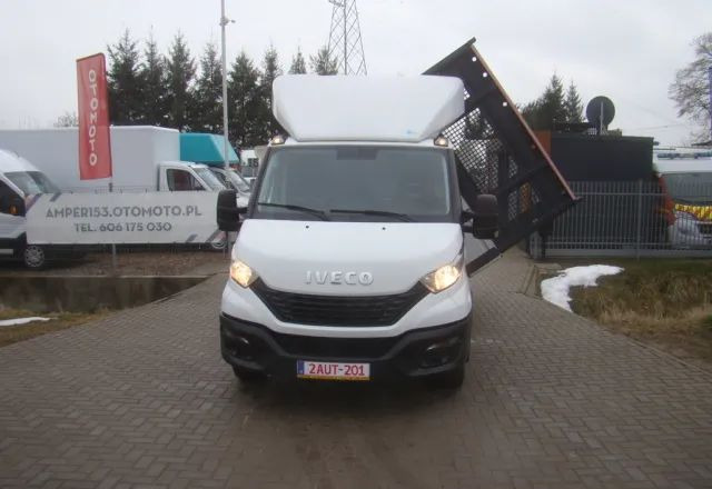 Iveco DAILY 35 C 15 3.5T 4.60M 3.5T NA HAKU CLIMATRONIC - Furgão basculante: foto 2 Iveco DAILY 35 C 15 3.5T 4.60M 3.5T NA HAKU CLIMATRONIC - Furgão basculante: foto 2