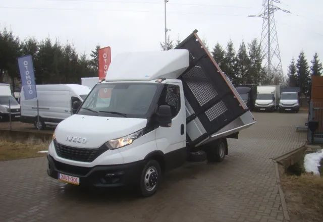 Iveco DAILY 35 C 15 3.5T 4.60M 3.5T NA HAKU CLIMATRONIC - Furgão basculante: foto 1 Iveco DAILY 35 C 15 3.5T 4.60M 3.5T NA HAKU CLIMATRONIC - Furgão basculante: foto 1
