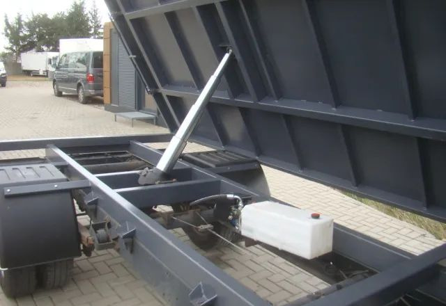 Iveco DAILY 50 C 17 3.0TDI 3-STONNA WYWROYKA - Furgão basculante: foto 4 Iveco DAILY 50 C 17 3.0TDI 3-STONNA WYWROYKA - Furgão basculante: foto 4