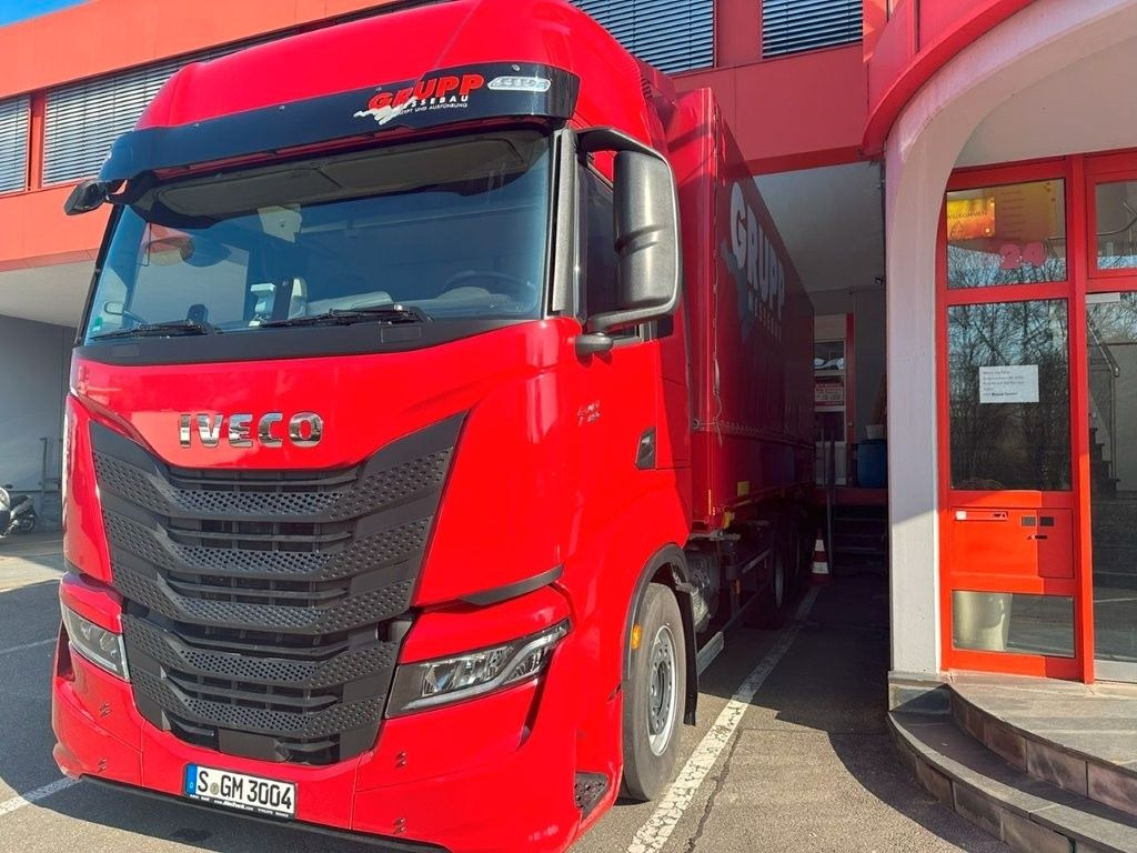 Iveco AS 260SY/FS CM - Caminhão transportador de contêineres/ Caixa móvel: foto 4 Iveco AS 260SY/FS CM - Caminhão transportador de contêineres/ Caixa móvel: foto 4