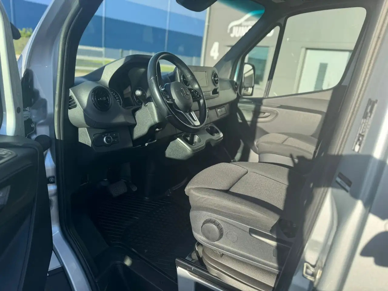 Mercedes-Benz Sprinter 317 CDI Lang Hoch Klima MBUX Silber LED - Furgão: foto 4 Mercedes-Benz Sprinter 317 CDI Lang Hoch Klima MBUX Silber LED - Furgão: foto 4