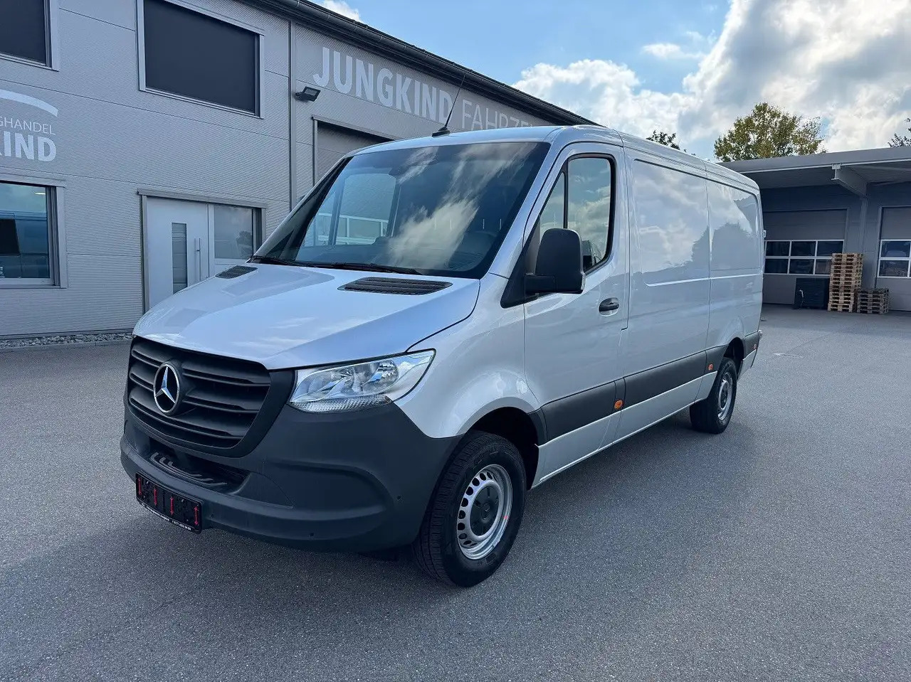 Mercedes-Benz Sprinter 317 CDI Lang Silber MBUX RWD Klima - Furgão: foto 1 Mercedes-Benz Sprinter 317 CDI Lang Silber MBUX RWD Klima - Furgão: foto 1