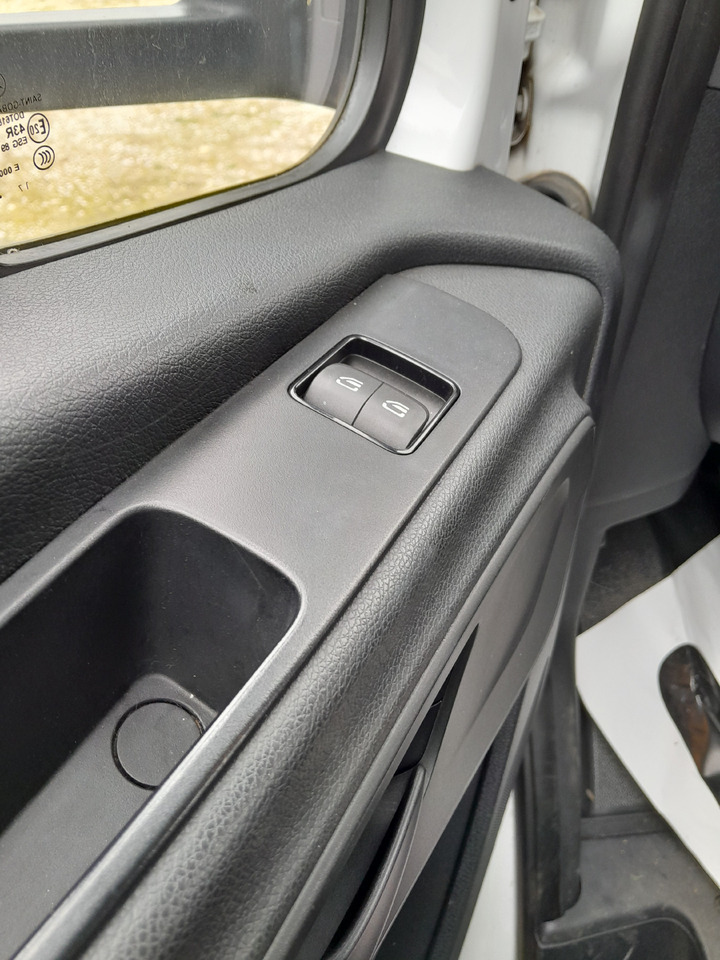 MERCEDES-BENZ Sprinter - Furgão caixa aberta: foto 4 MERCEDES-BENZ Sprinter - Furgão caixa aberta: foto 4