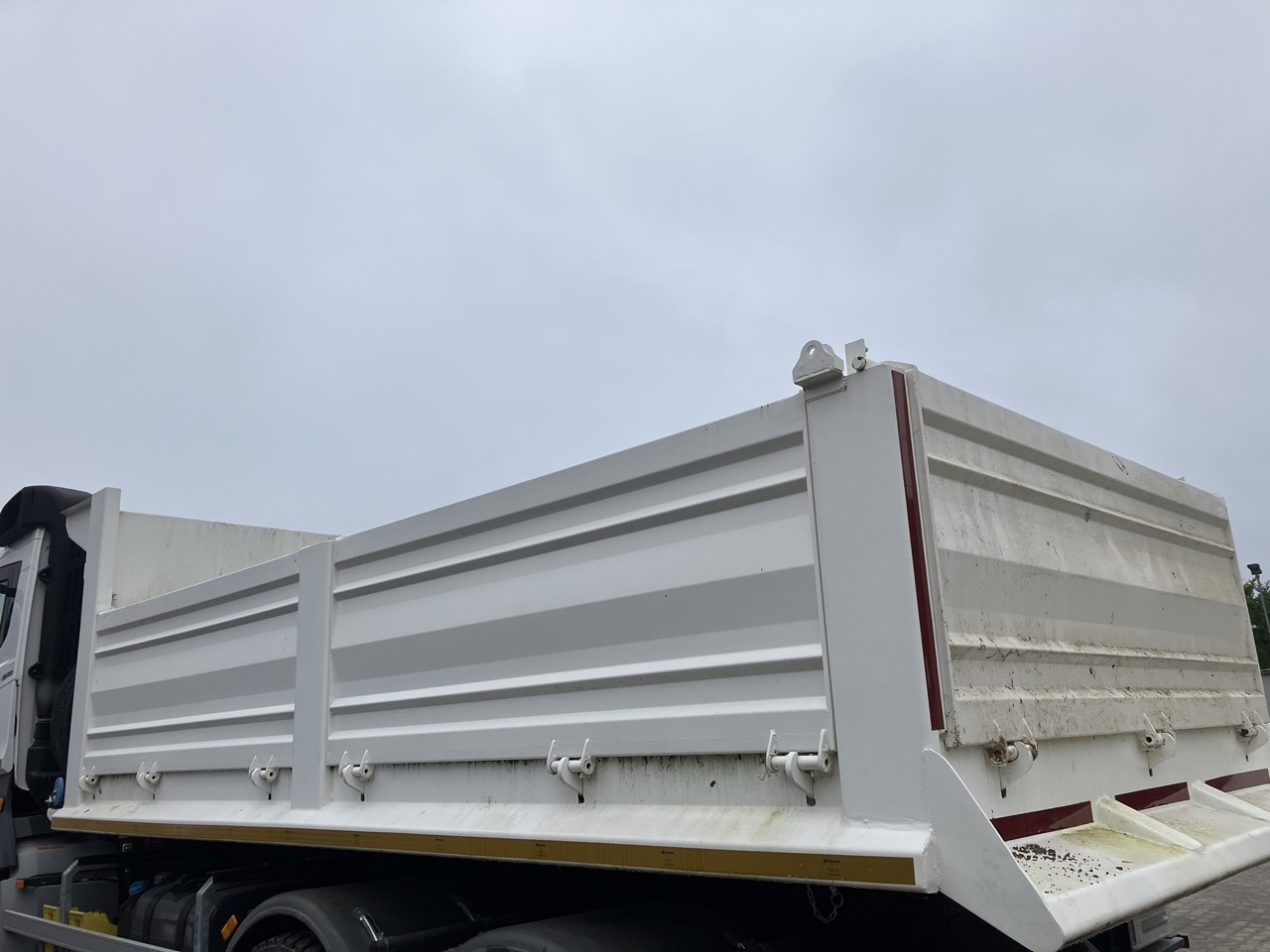10m3 - Carroçaria para caminhões basculantes: foto 1 10m3 - Carroçaria para caminhões basculantes: foto 1