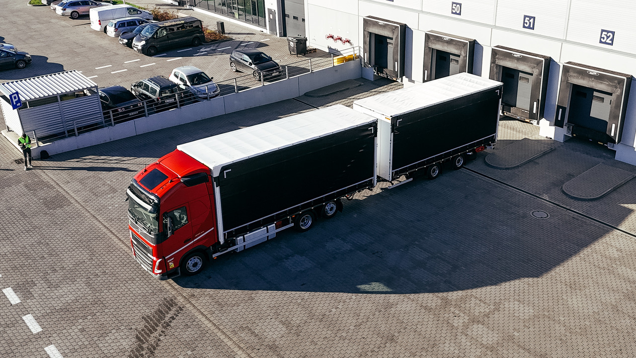 Volvo FH - Caminhão com lona: foto 5 Volvo FH - Caminhão com lona: foto 5