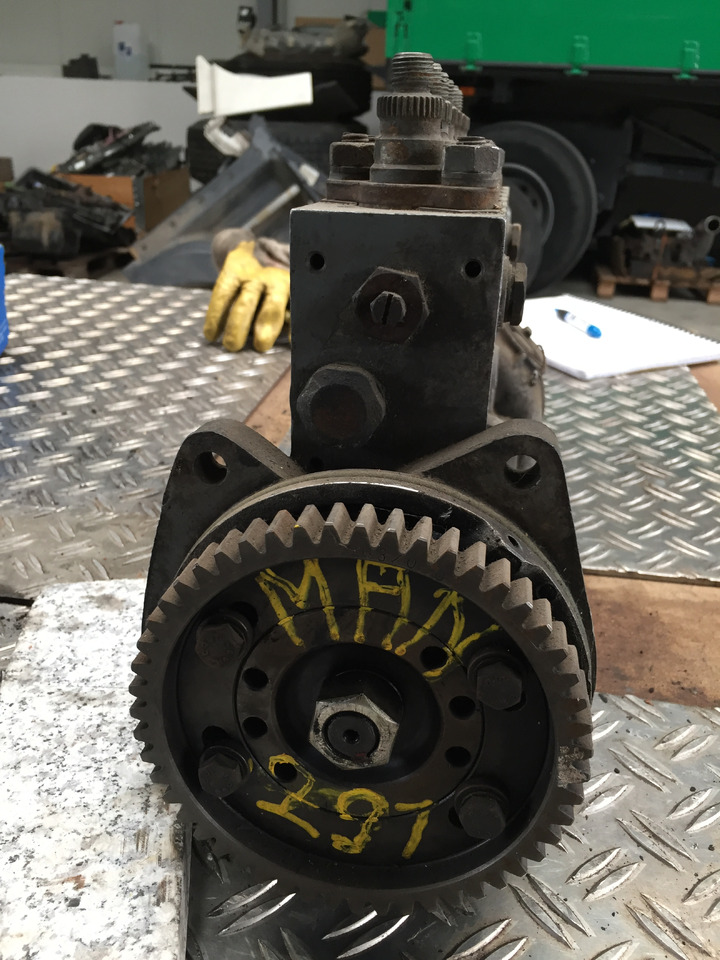 Gebrauchte Einspritzpumpe MAN 291, 6 Zylinder, Bosch - Nr. : PES 6P120 A720LS388 - Bomba de combustivel de Caminhão: foto 3 Gebrauchte Einspritzpumpe MAN 291, 6 Zylinder, Bosch - Nr. : PES 6P120 A720LS388 - Bomba de combustivel de Caminhão: foto 3