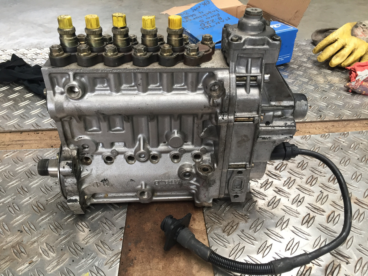 Gebrauchte Einspritzpumpe MAN TGA, 5 Zylinder, Bosch - Nr. : 0402 795 204, MAN 59.11103 - 7538 - Bomba de combustivel de Caminhão: foto 1 Gebrauchte Einspritzpumpe MAN TGA, 5 Zylinder, Bosch - Nr. : 0402 795 204, MAN 59.11103 - 7538 - Bomba de combustivel de Caminhão: foto 1