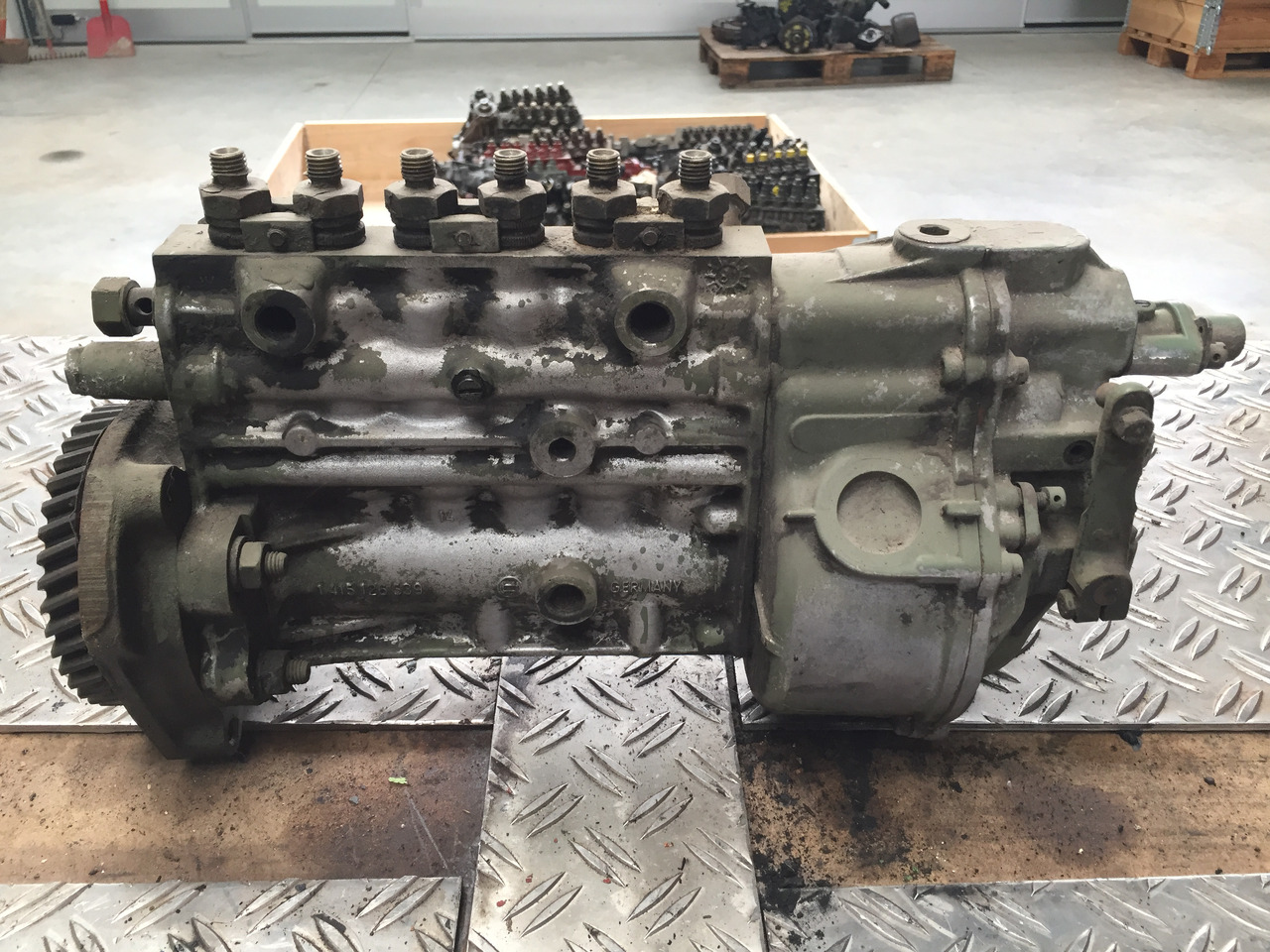 Gebrauchte Einspritzpumpe MB 813, Typ : OM 352, Bosch - Nr. : 0400 846 233 - Bomba de combustivel de Caminhão: foto 5 Gebrauchte Einspritzpumpe MB 813, Typ : OM 352, Bosch - Nr. : 0400 846 233 - Bomba de combustivel de Caminhão: foto 5