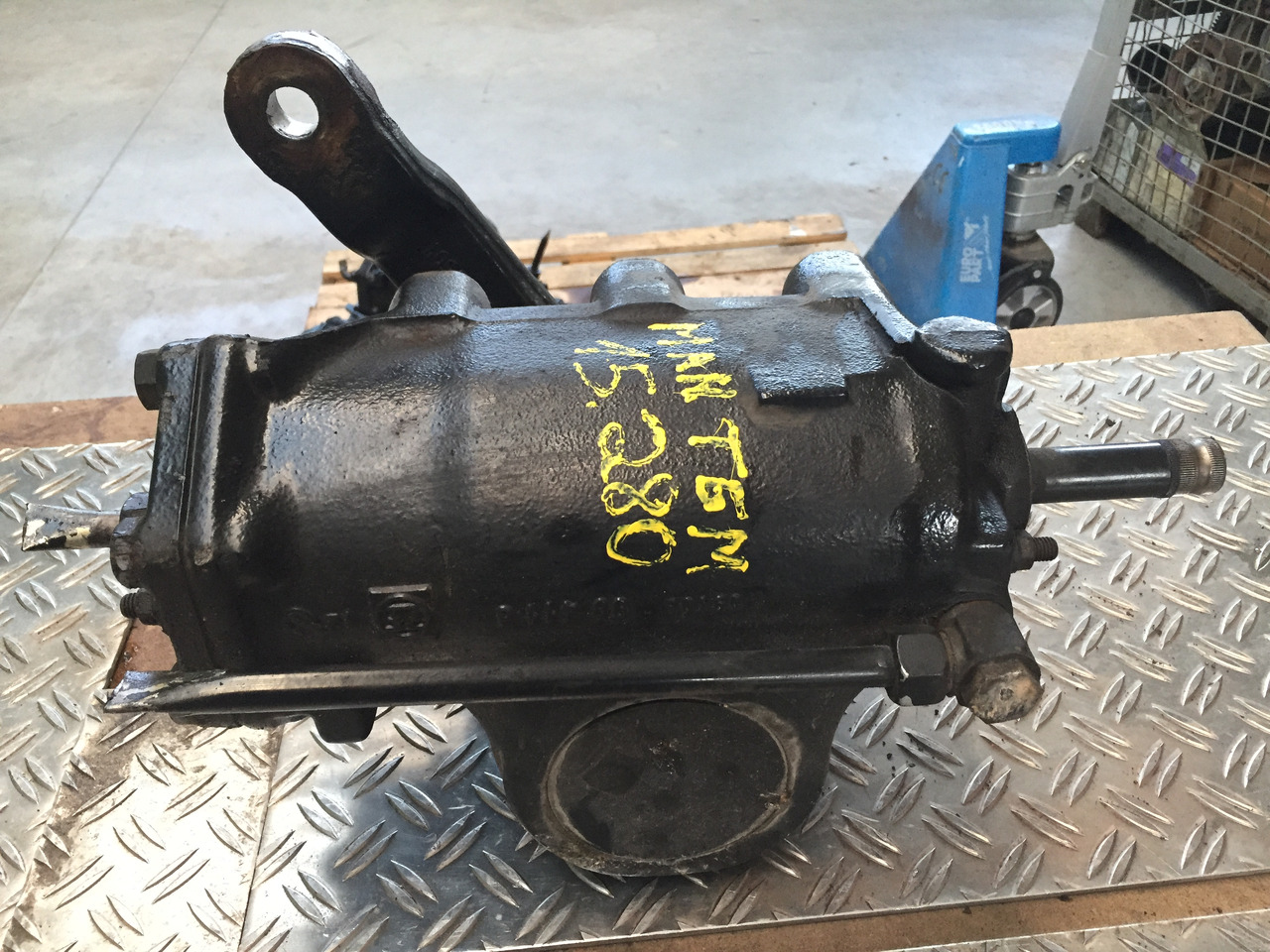 Gebrauchtes Lenkgetriebe, MAN TGM 15.280, Artikel - Nr. : 85.46200 - 6019 - Caixa de direção de Caminhão: foto 1 Gebrauchtes Lenkgetriebe, MAN TGM 15.280, Artikel - Nr. : 85.46200 - 6019 - Caixa de direção de Caminhão: foto 1