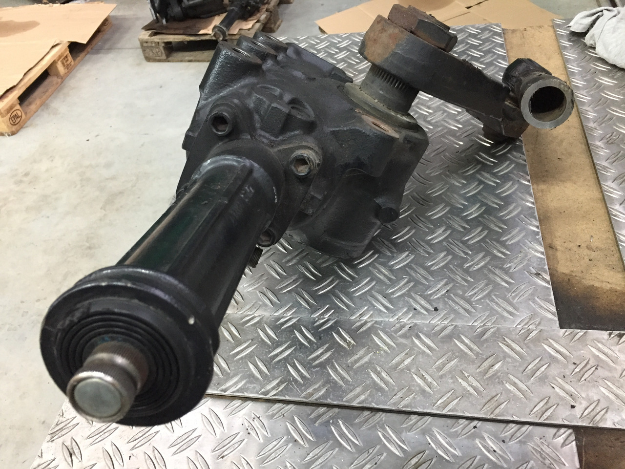 Gebrauchtes Lenkgetriebe MAN TGX 26.480 XXL, Artikel - Nr.: 81.46200 - 6541 - Caixa de direção de Caminhão: foto 3 Gebrauchtes Lenkgetriebe MAN TGX 26.480 XXL, Artikel - Nr.: 81.46200 - 6541 - Caixa de direção de Caminhão: foto 3