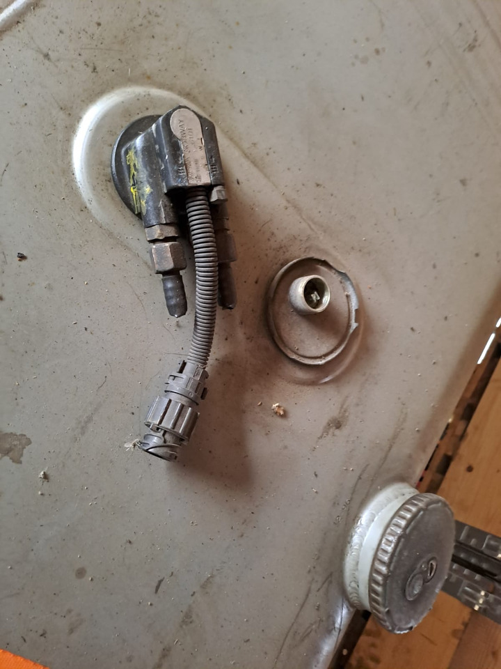 MAN MAN TGA - Tanque de combustível: foto 4 MAN MAN TGA - Tanque de combustível: foto 4