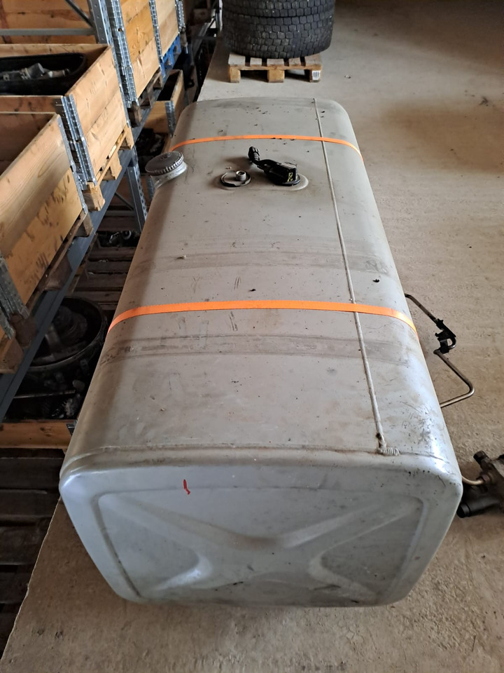 MAN MAN TGA - Tanque de combustível: foto 2 MAN MAN TGA - Tanque de combustível: foto 2