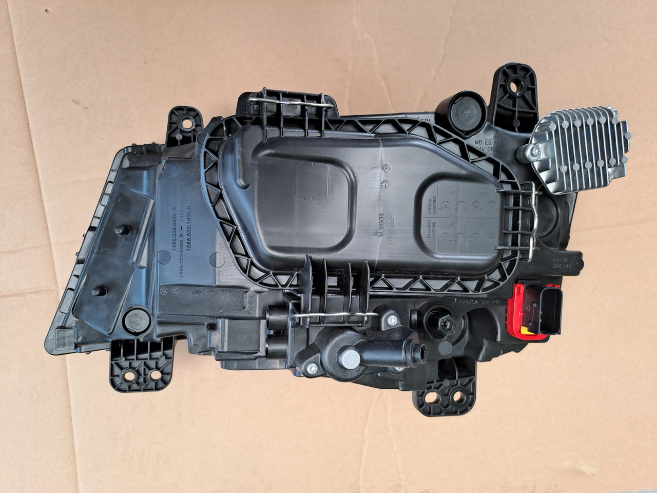 ---Neuw. Hauptscheinwerfer MAN TG3 rechts, Leuchtweitenverstellung, Artikel - Nr. : 81.25101 - 6738 - Farol dianteira de Caminhão: foto 5 ---Neuw. Hauptscheinwerfer MAN TG3 rechts, Leuchtweitenverstellung, Artikel - Nr. : 81.25101 - 6738 - Farol dianteira de Caminhão: foto 5