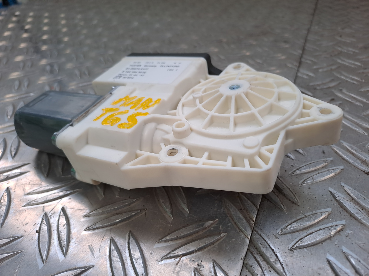 Neuwertiger MAN TGS Elektromotor Fensterheber links, Artikel - Nr. : 81.25970 - 6107 - Elevador de vidro de Caminhão: foto 5 Neuwertiger MAN TGS Elektromotor Fensterheber links, Artikel - Nr. : 81.25970 - 6107 - Elevador de vidro de Caminhão: foto 5