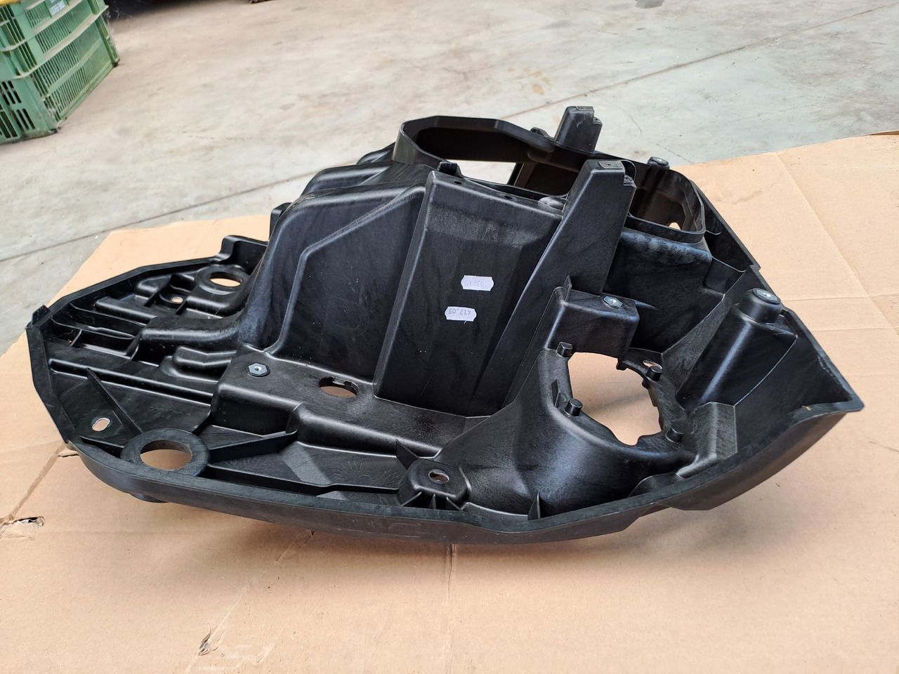 Neuwertiger Träger für Scheinwerfer MAN TG3 rechts, Artikel - Nr. : 81.41610 - 5838 / 5837 - Farol dianteira de Caminhão: foto 3 Neuwertiger Träger für Scheinwerfer MAN TG3 rechts, Artikel - Nr. : 81.41610 - 5838 / 5837 - Farol dianteira de Caminhão: foto 3