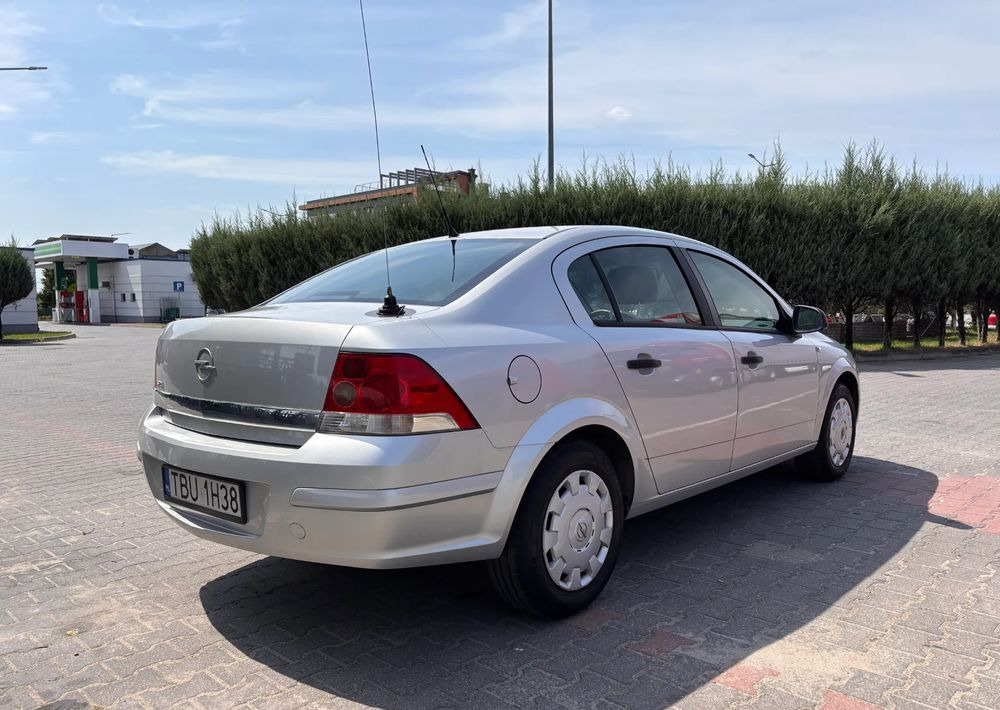 Opel Astra 1.6 Edition - Sedã: foto 4 Opel Astra 1.6 Edition - Sedã: foto 4