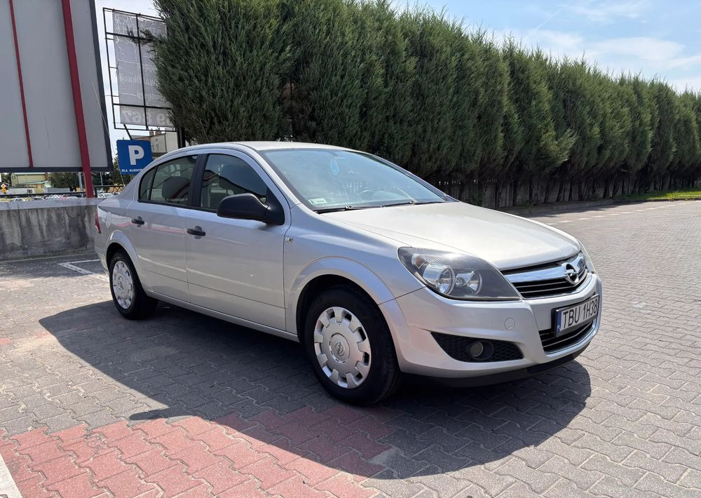 Opel Astra 1.6 Edition - Sedã: foto 1 Opel Astra 1.6 Edition - Sedã: foto 1