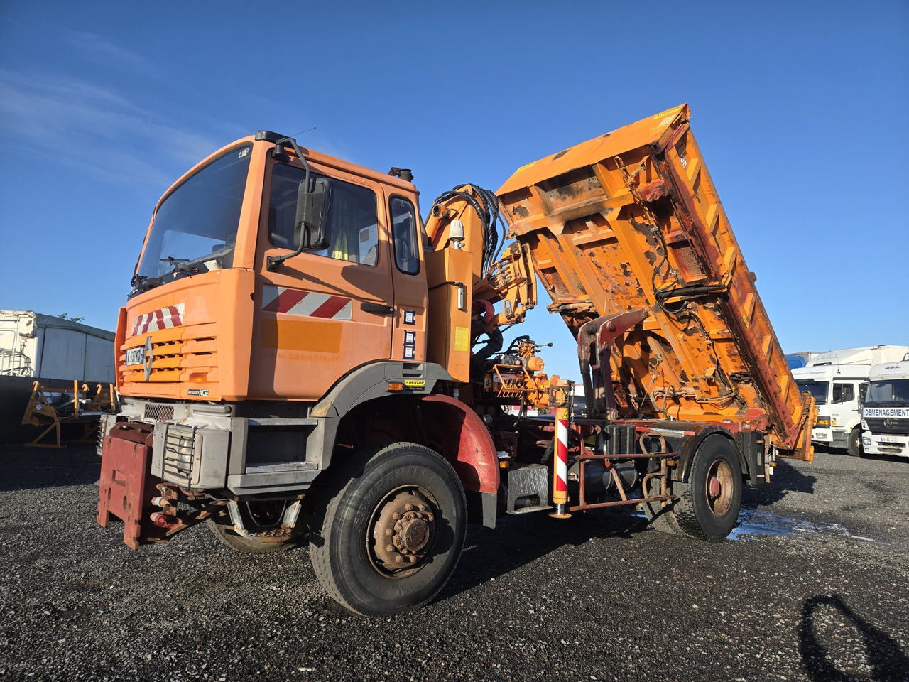 Renault G300 / 4x4 - Caminhão basculante, Caminhão grua: foto 1 Renault G300 / 4x4 - Caminhão basculante, Caminhão grua: foto 1