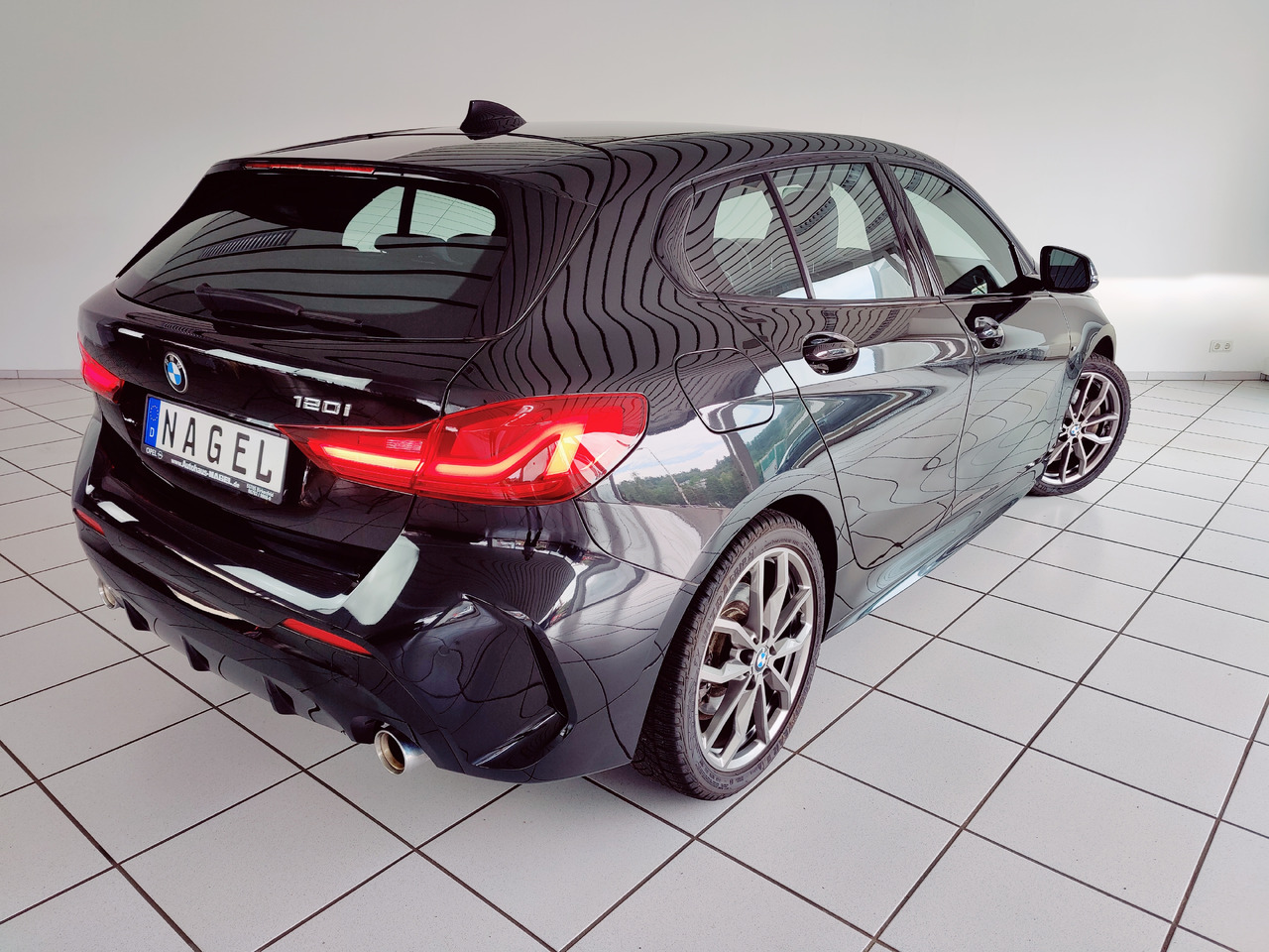 BMW 120 i M Sport RTTI LiveCockpit Head-up Navi - Sedã: foto 5 BMW 120 i M Sport RTTI LiveCockpit Head-up Navi - Sedã: foto 5