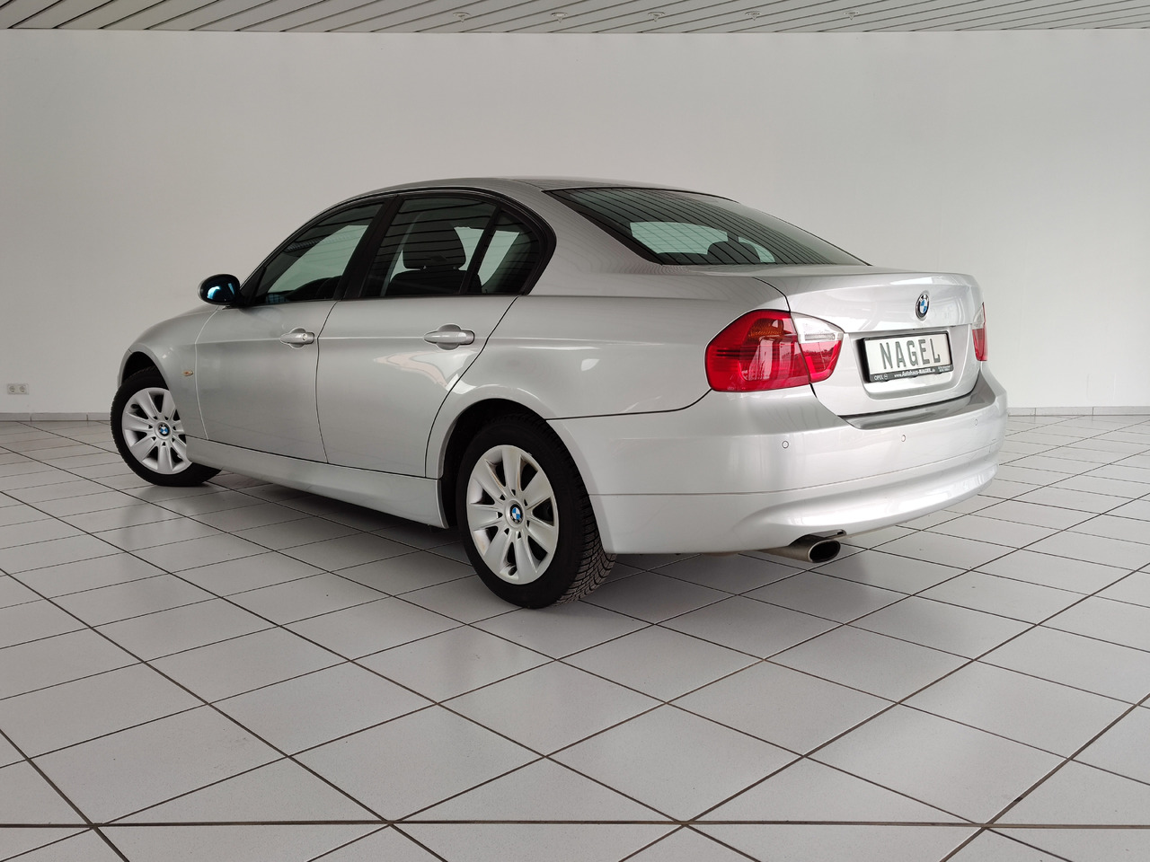 BMW 320i Audiosystem Professional, Automatik, PDC, Licht-Paket - Sedã: foto 3 BMW 320i Audiosystem Professional, Automatik, PDC, Licht-Paket - Sedã: foto 3