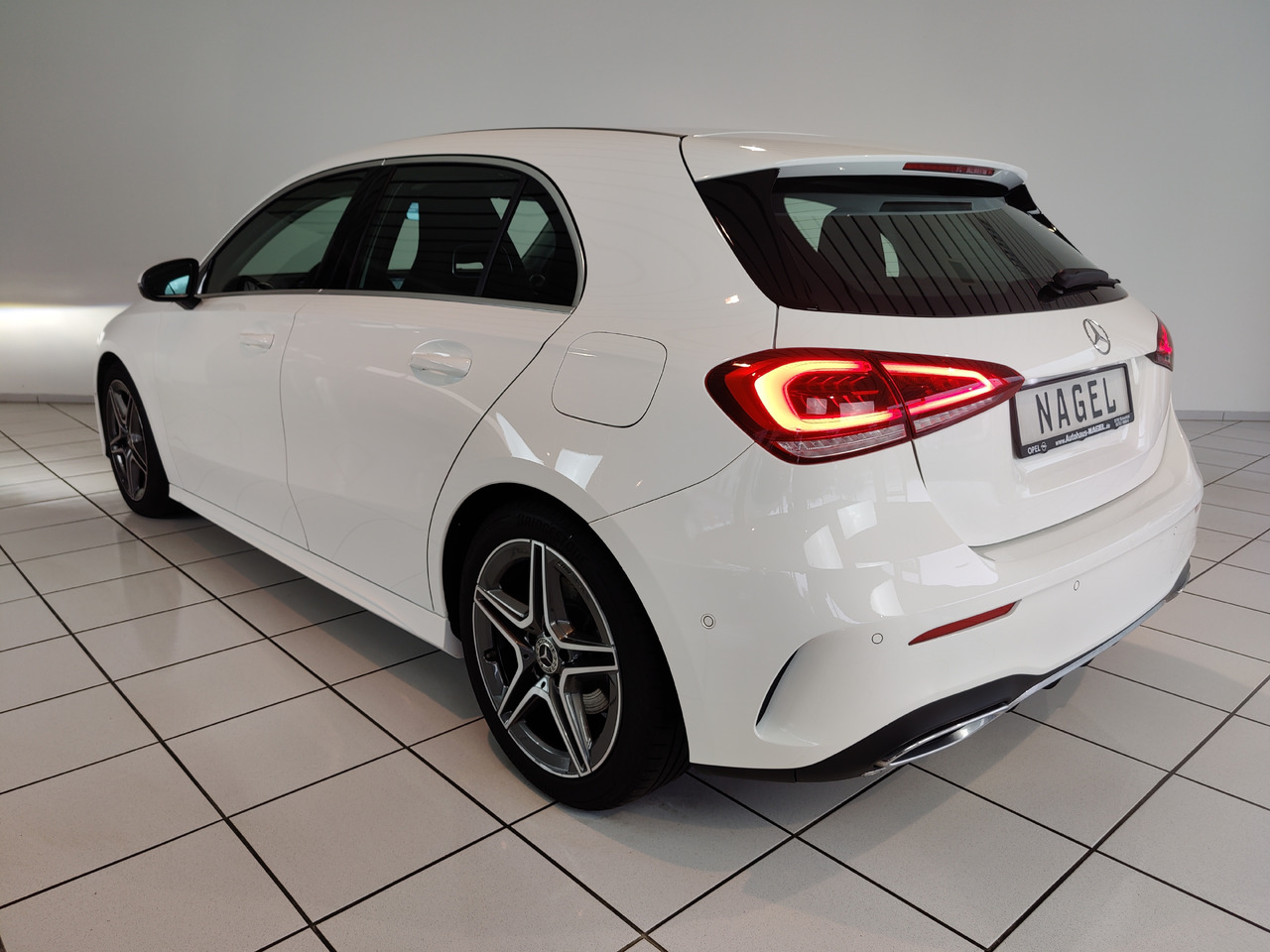 Mercedes-Benz A 200 7G-DCT AMG Line Kamera Navi LED SHZ - Sedã: foto 5 Mercedes-Benz A 200 7G-DCT AMG Line Kamera Navi LED SHZ - Sedã: foto 5