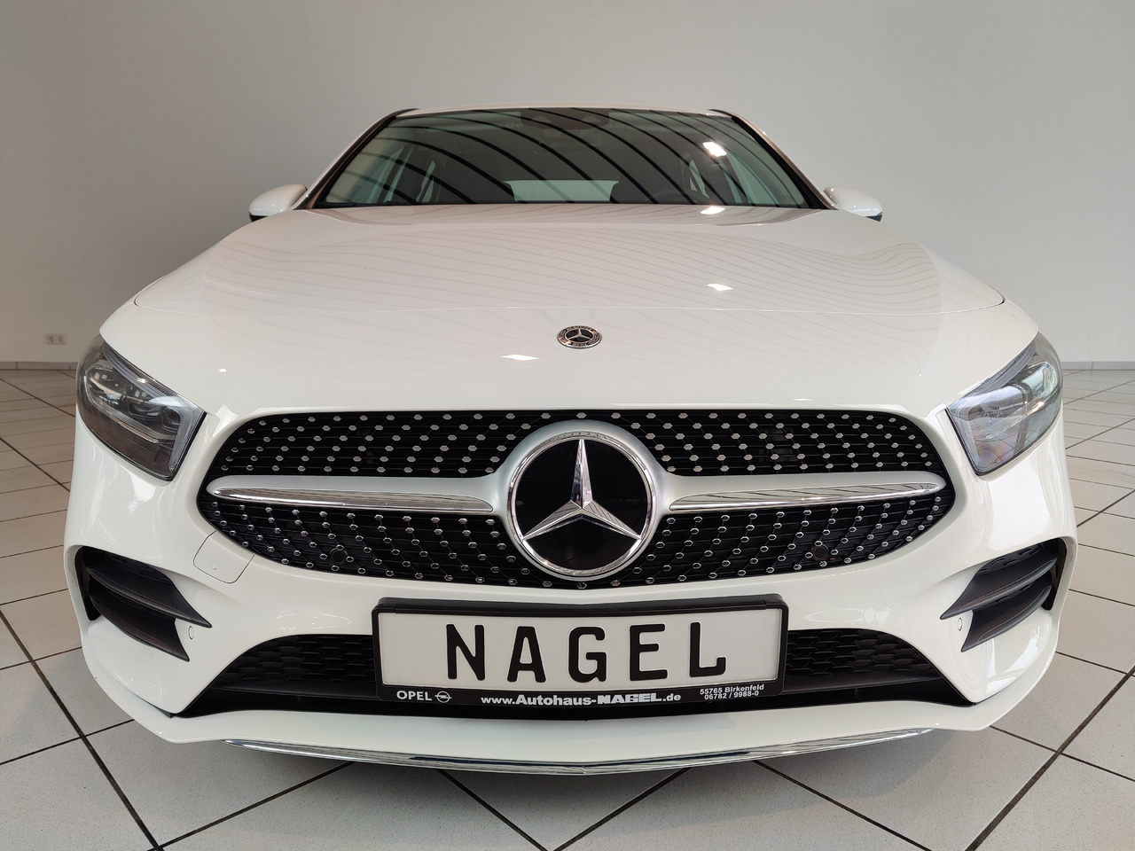 Mercedes-Benz A 200 7G-DCT AMG Line Kamera Navi LED SHZ - Sedã: foto 3 Mercedes-Benz A 200 7G-DCT AMG Line Kamera Navi LED SHZ - Sedã: foto 3