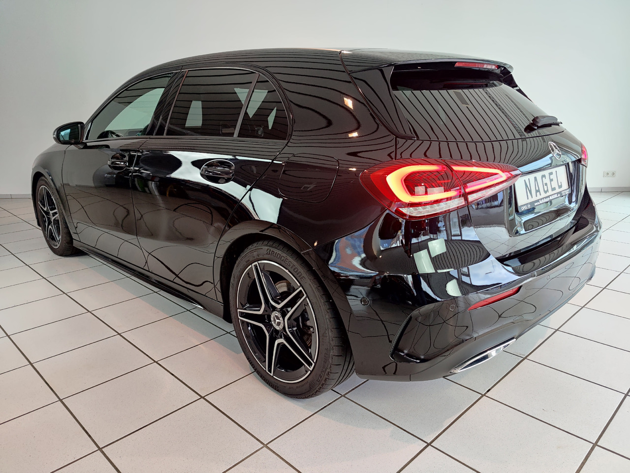 Mercedes-Benz A 220 d Navi LED Park RüKam AHK - Sedã: foto 3 Mercedes-Benz A 220 d Navi LED Park RüKam AHK - Sedã: foto 3