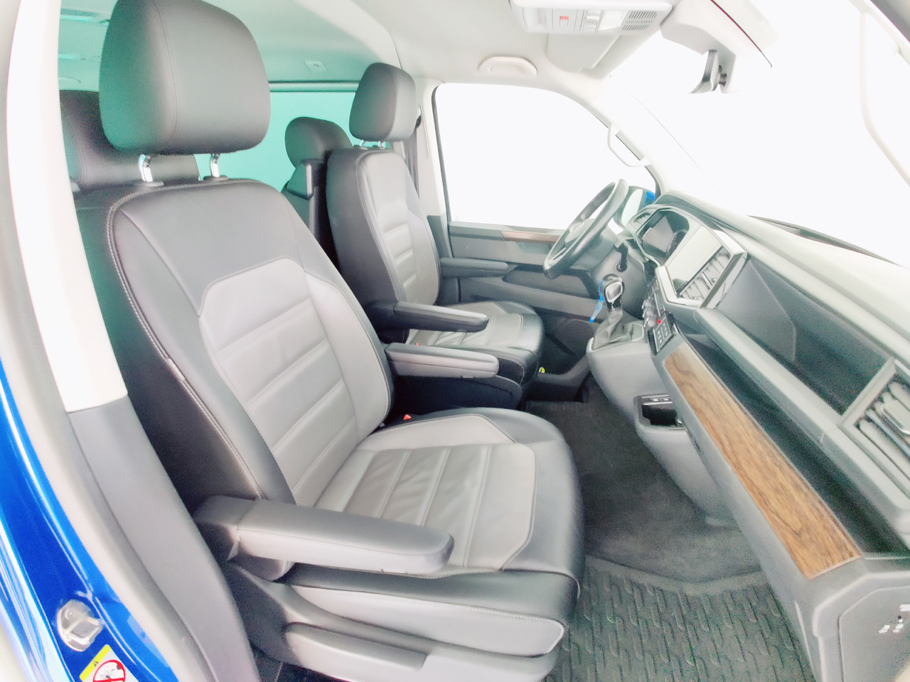 Locação de Volkswagen T6.1 Multivan Cruise*DAB+*Rükam*Standheizung*AHK  Cruise FWD Volkswagen T6.1 Multivan Cruise*DAB+*Rükam*Standheizung*AHK  Cruise FWD: foto 13