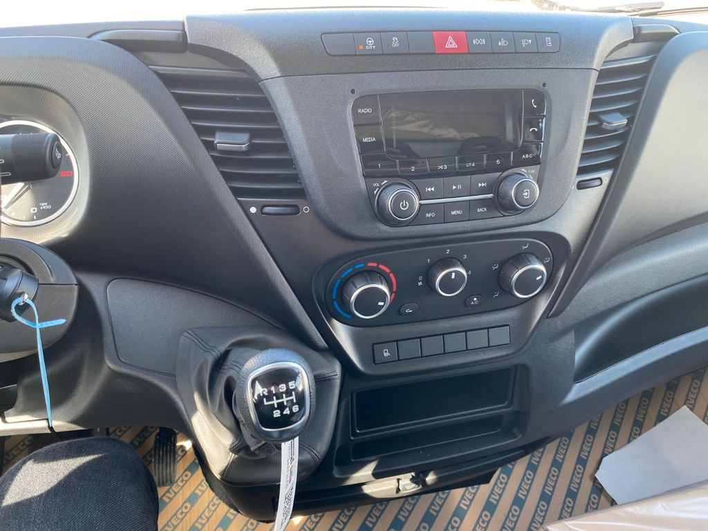 Iveco Daily Koffer mit LBW SOFORT Euro6E Iveco Daily Koffer mit LBW SOFORT Euro6E - Carrinha de contentor: foto 3 Iveco Daily Koffer mit LBW SOFORT Euro6E Iveco Daily Koffer mit LBW SOFORT Euro6E - Carrinha de contentor: foto 3