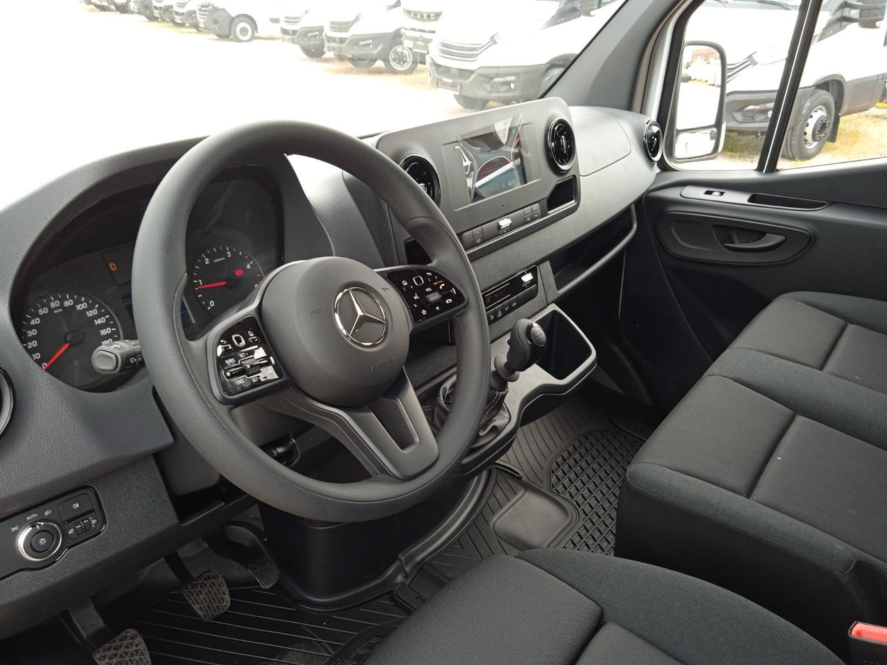 Mercedes-Benz 317 CDI Doka Pritsche - Furgão caixa aberta, Carrinha cabine dupla: foto 3 Mercedes-Benz 317 CDI Doka Pritsche - Furgão caixa aberta, Carrinha cabine dupla: foto 3
