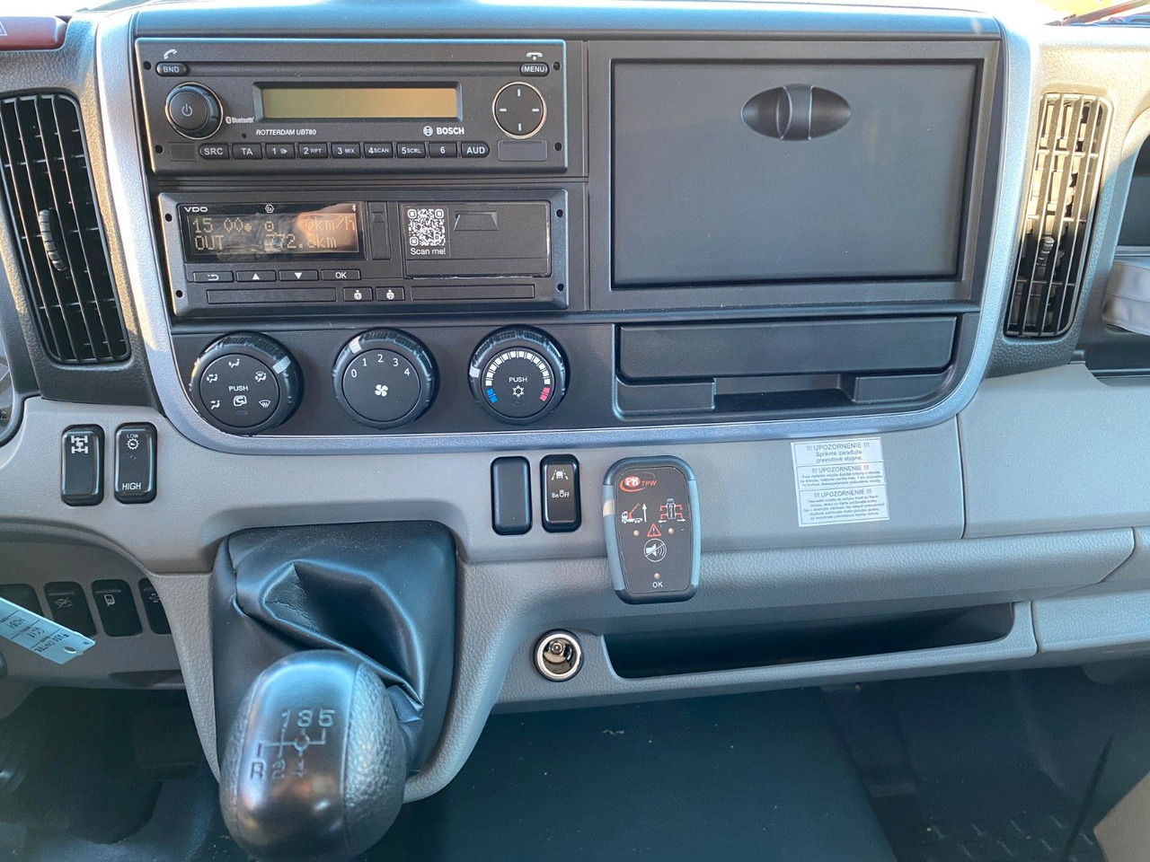 Mitsubishi FUSO CANTER 6C18 4WD PRITSCHE+PM 6522P KRAN - Furgão caixa aberta: foto 5 Mitsubishi FUSO CANTER 6C18 4WD PRITSCHE+PM 6522P KRAN - Furgão caixa aberta: foto 5