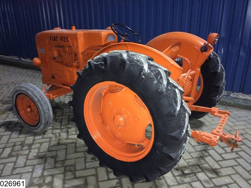 Fiat R25 2WD - Trator: foto 3 Fiat R25 2WD - Trator: foto 3