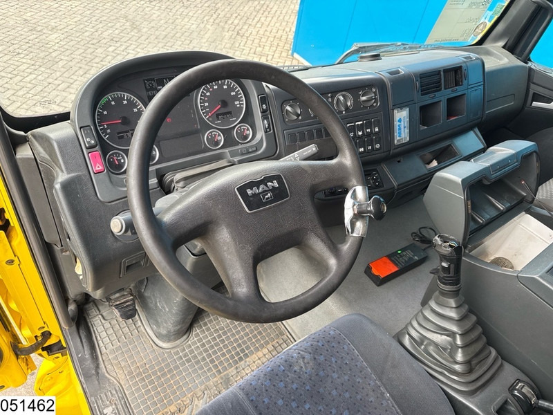 MAN TGA 35 400 8x2, Handgeschakeld, Fassi, Remote - Camião de caixa aberta/ Plataforma, Caminhão grua: foto 5 MAN TGA 35 400 8x2, Handgeschakeld, Fassi, Remote - Camião de caixa aberta/ Plataforma, Caminhão grua: foto 5