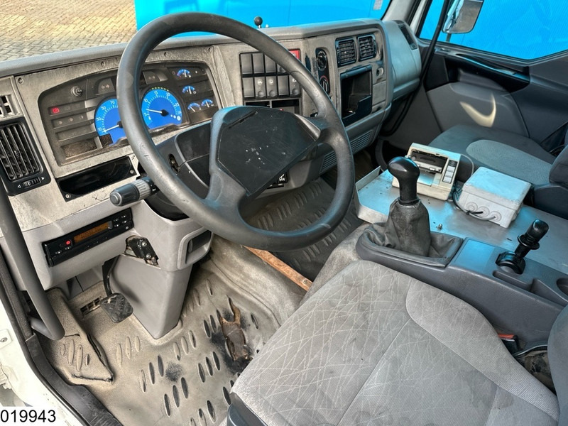 Renault Midlum 180 Euro 3, Manual, Fuel, 6180 Liters, 1 Comp - Caminhão tanque: foto 5 Renault Midlum 180 Euro 3, Manual, Fuel, 6180 Liters, 1 Comp - Caminhão tanque: foto 5