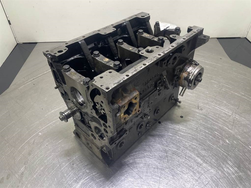 Motor de Máquina de construção Ahlmann AS900-Cummins B3.3T-4989845-Crankcase/Unterblock: foto 6