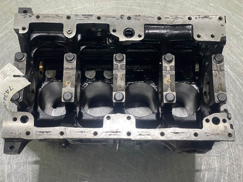 Motor de Máquina de construção Ahlmann AS900-Cummins B3.3T-4989845-Crankcase/Unterblock: foto 9