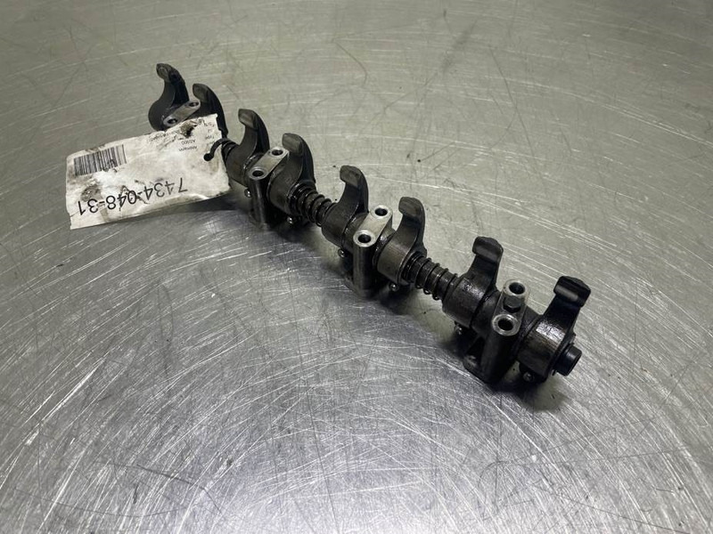 Ahlmann AS900-Cummins B3.3T-Rocker arm assembly - Motor de Máquina de construção: foto 2 Ahlmann AS900-Cummins B3.3T-Rocker arm assembly - Motor de Máquina de construção: foto 2
