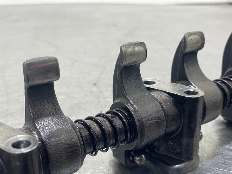 Ahlmann AS900-Cummins B3.3T-Rocker arm assembly - Motor de Máquina de construção: foto 5 Ahlmann AS900-Cummins B3.3T-Rocker arm assembly - Motor de Máquina de construção: foto 5