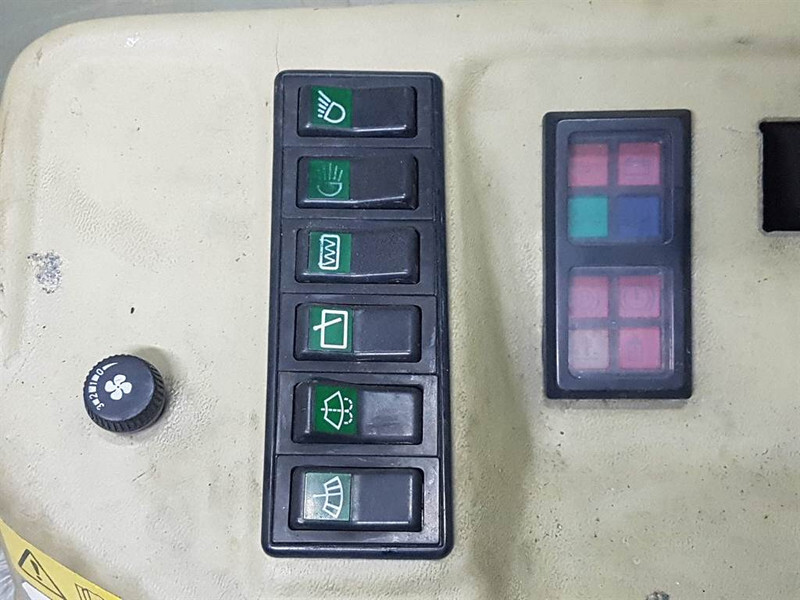 Ahlmann AZ14 - Dashboard/Console/Konsole - Cabine e interior de Máquina de construção: foto 5 Ahlmann AZ14 - Dashboard/Console/Konsole - Cabine e interior de Máquina de construção: foto 5