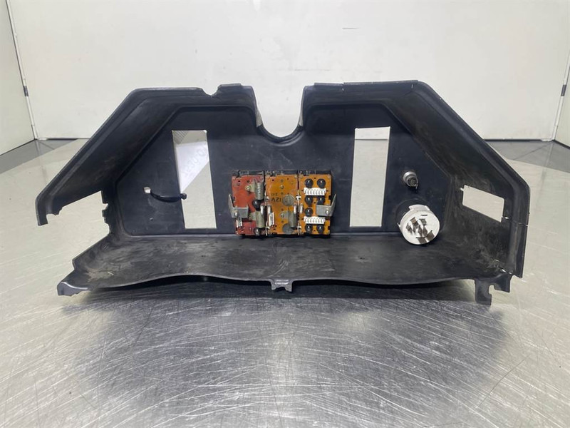 Ahlmann AZ6 - Dashboard/Console/Konsole - Cabine e interior de Máquina de construção: foto 5 Ahlmann AZ6 - Dashboard/Console/Konsole - Cabine e interior de Máquina de construção: foto 5